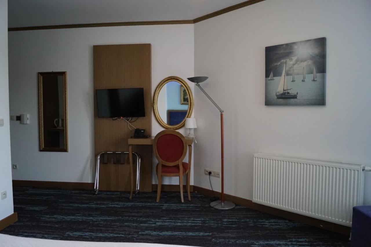 Fly Inn Hotel Lounge Machelen Экстерьер фото