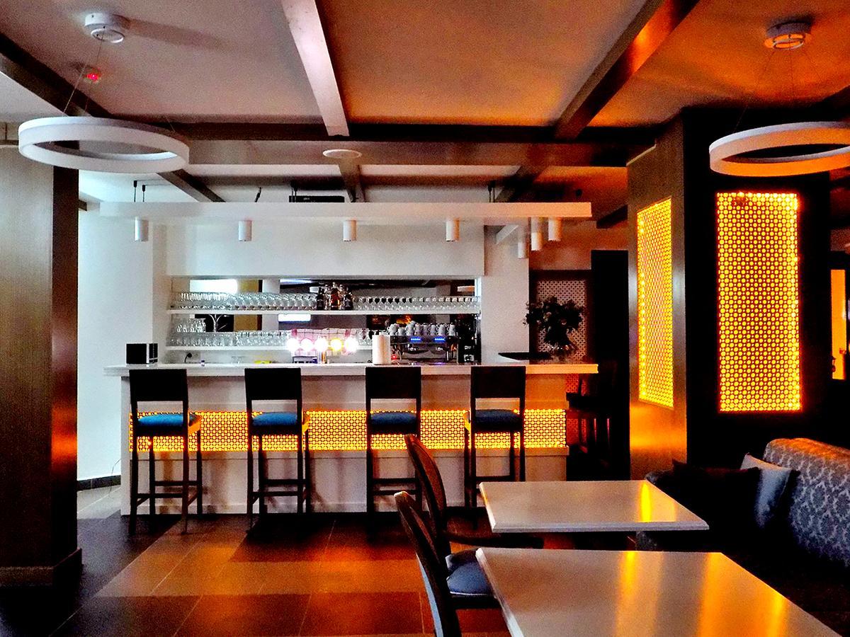 Fly Inn Hotel Lounge Machelen Экстерьер фото