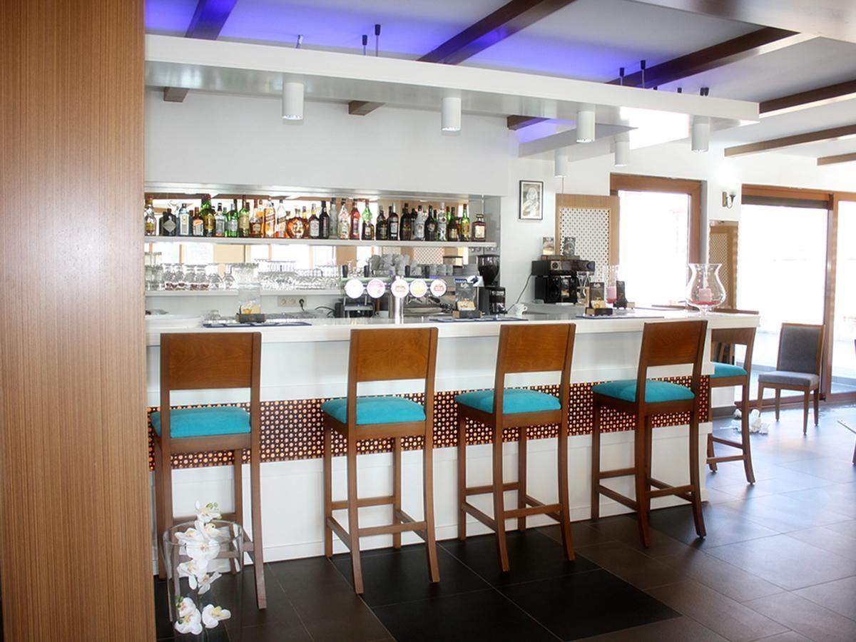 Fly Inn Hotel Lounge Machelen Экстерьер фото